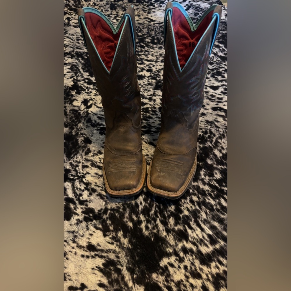 ariat boots!! womens 8♥️